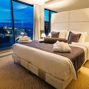 Myo Wenceslas Otel